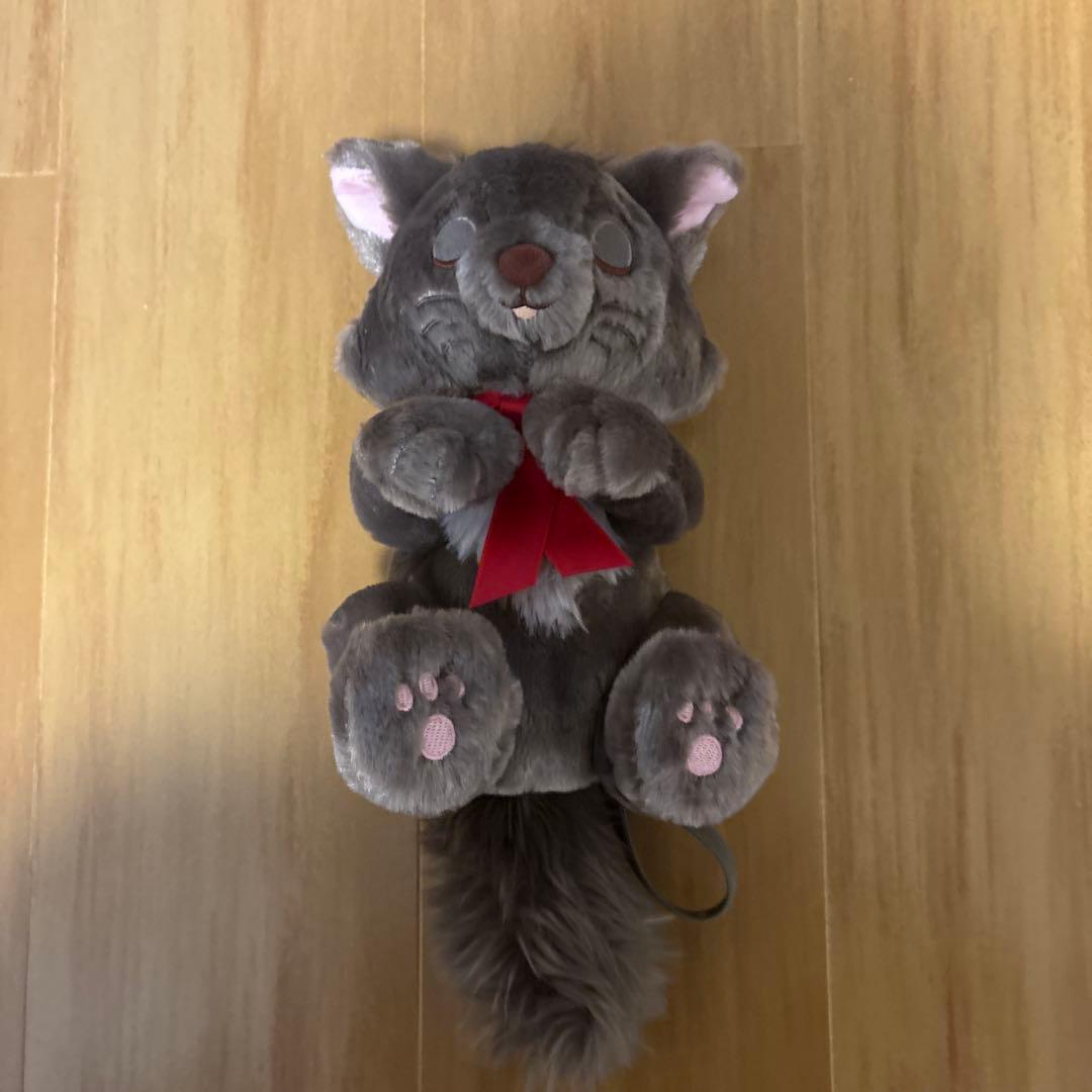 猫デザインのフリース帽子とぬいぐるみ