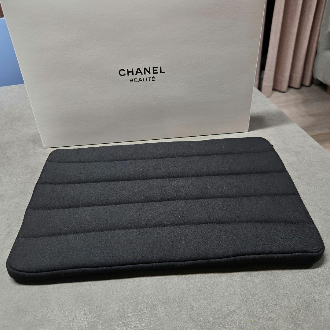 CHANELシャネルビューティーノベルティPCケース パソコンタブレット 箱付き