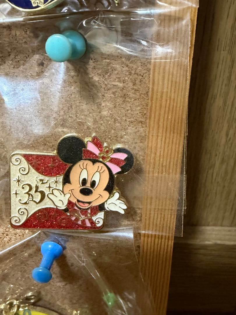 ディズニーピンバッジ16個セット