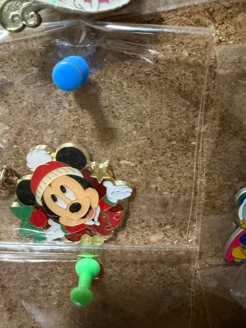ディズニーピンバッジ16個セット