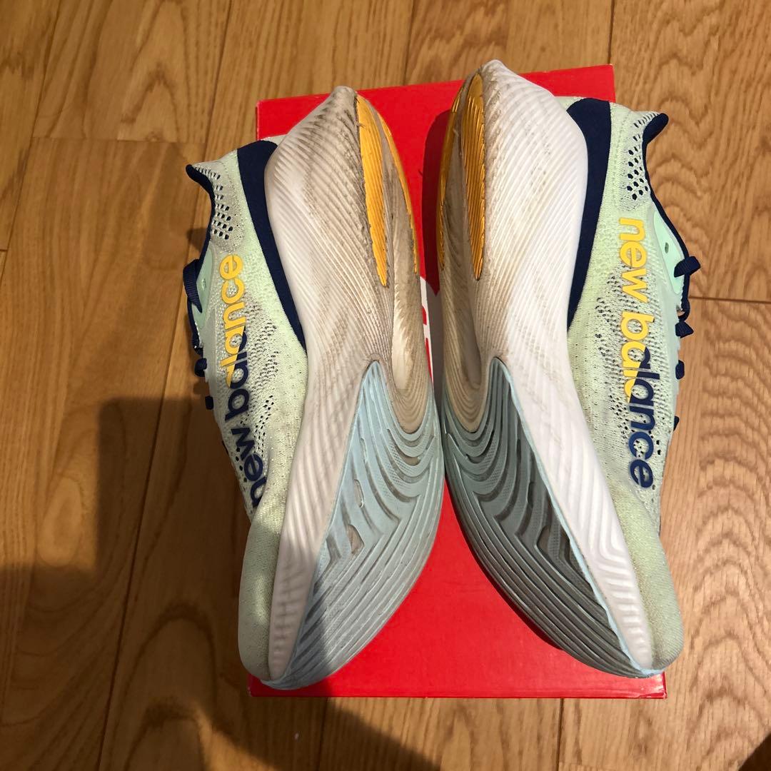 ニューバランス FuelCell RC Elite v2
