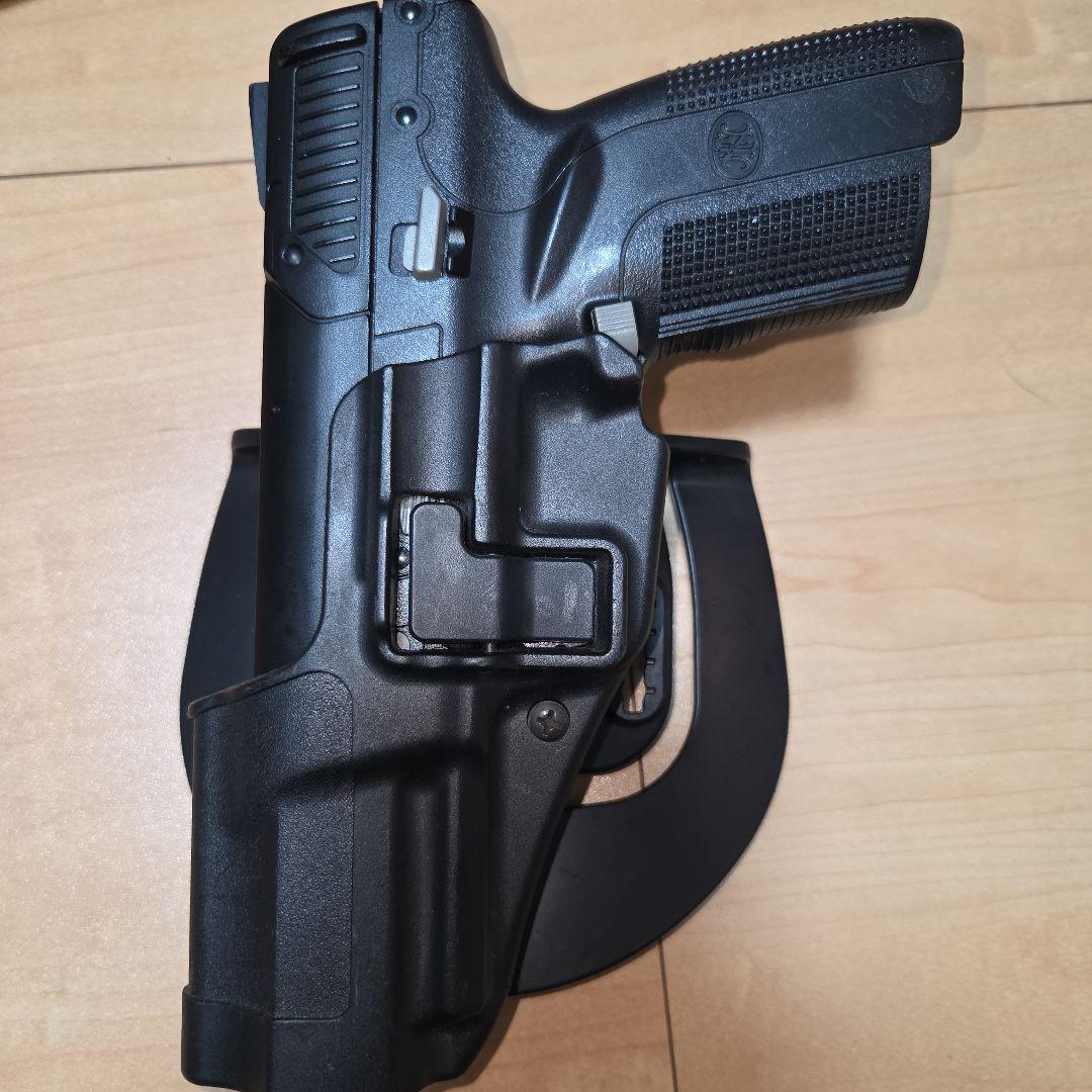 東京マルイFN Five-seveN　ガスガン マガジン2本　ホルスターセット