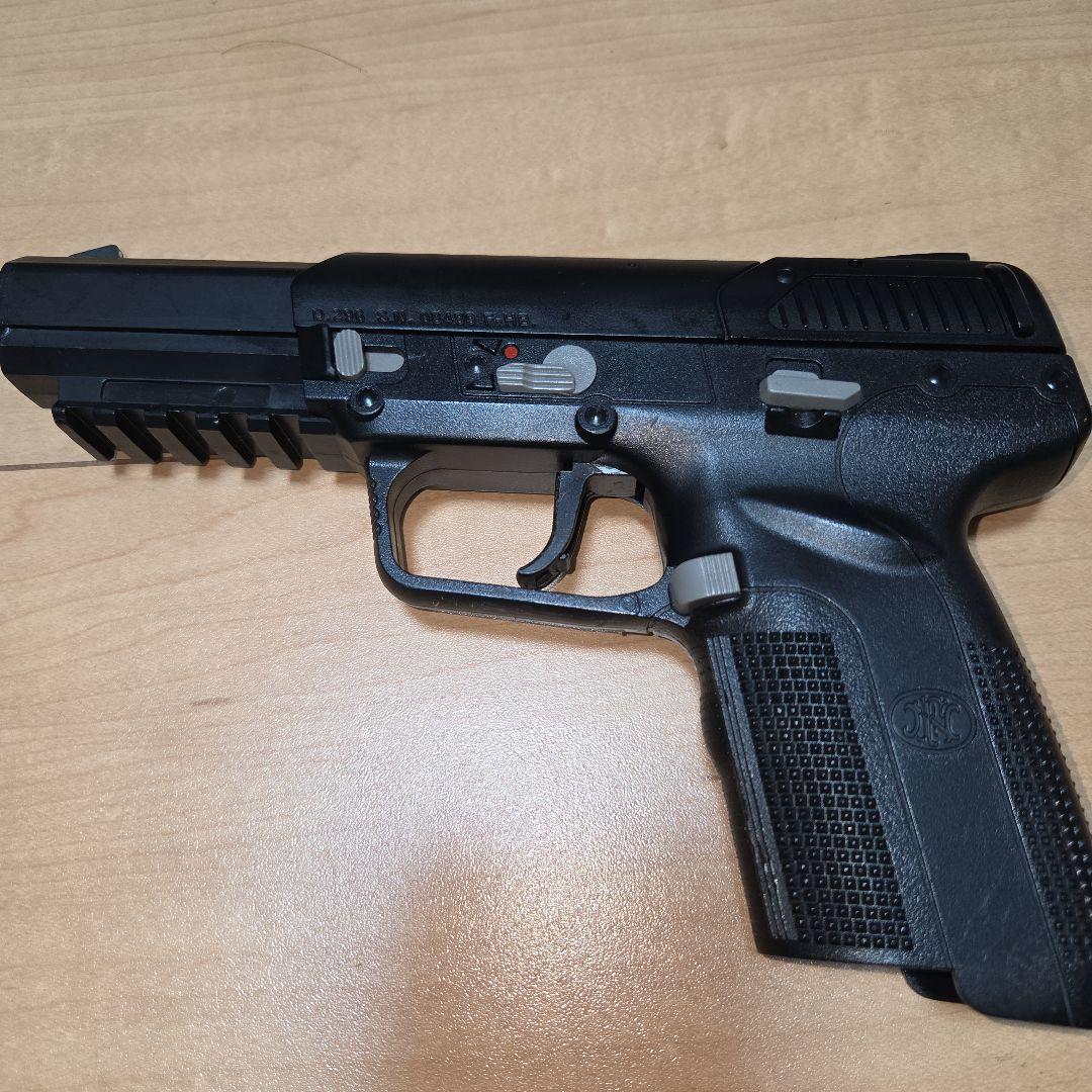 東京マルイFN Five-seveN　ガスガン マガジン2本　ホルスターセット
