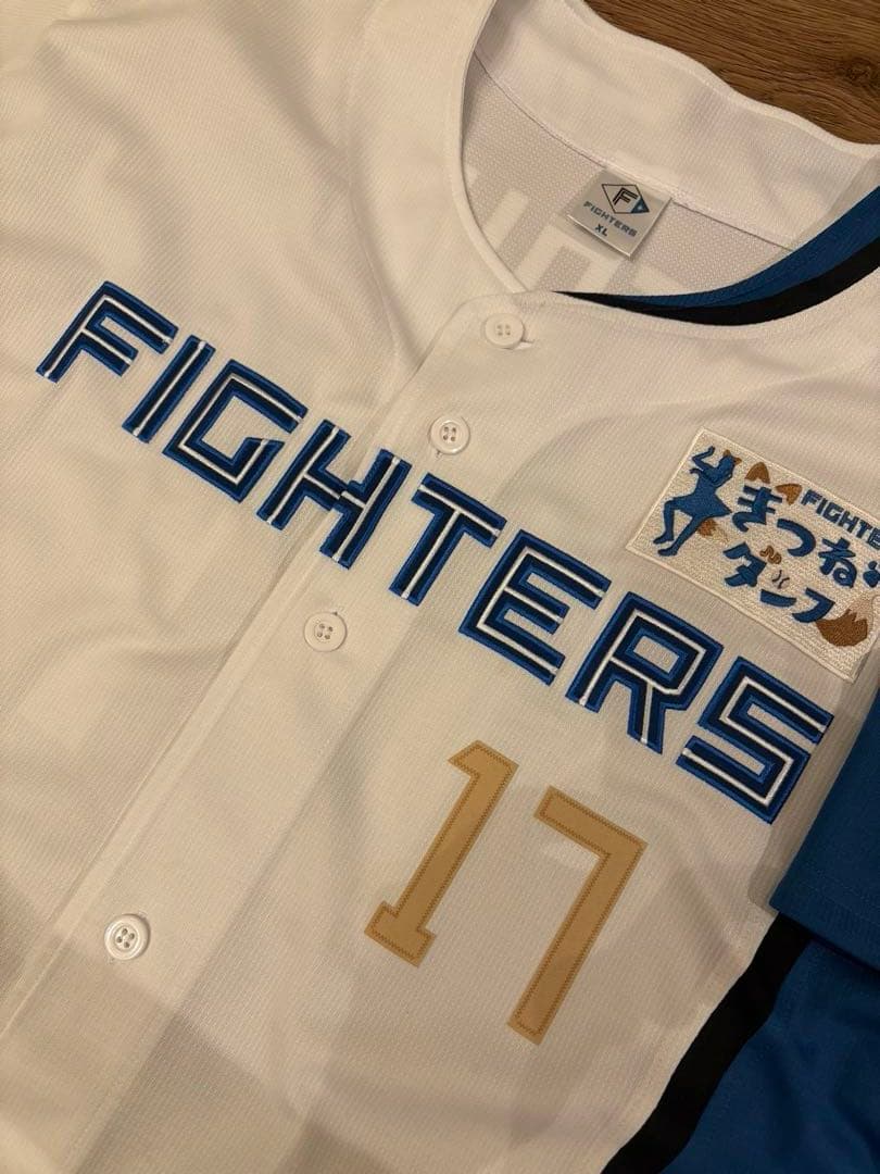 日本ハムファイターズ　レプリカユニフォーム ♯17 伊藤大海