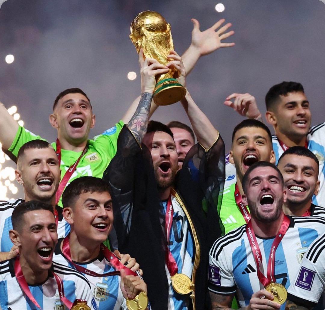 FIFAワールドカップ35cmトロフィー 購入価格30,250円