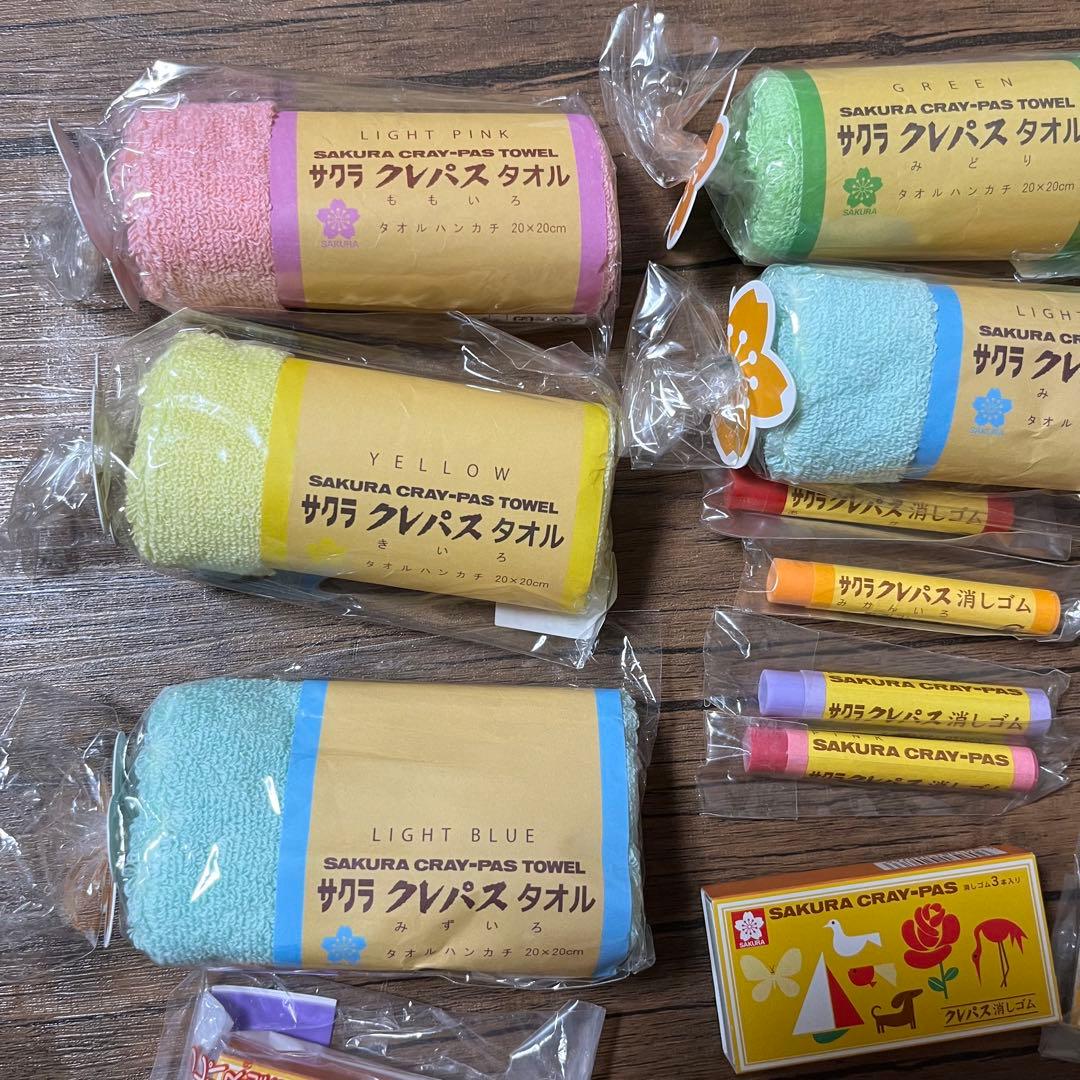 サクラクレパスグッズ　タオル、消しゴム、巾着、ミニチュアストラップ詰め合わせ