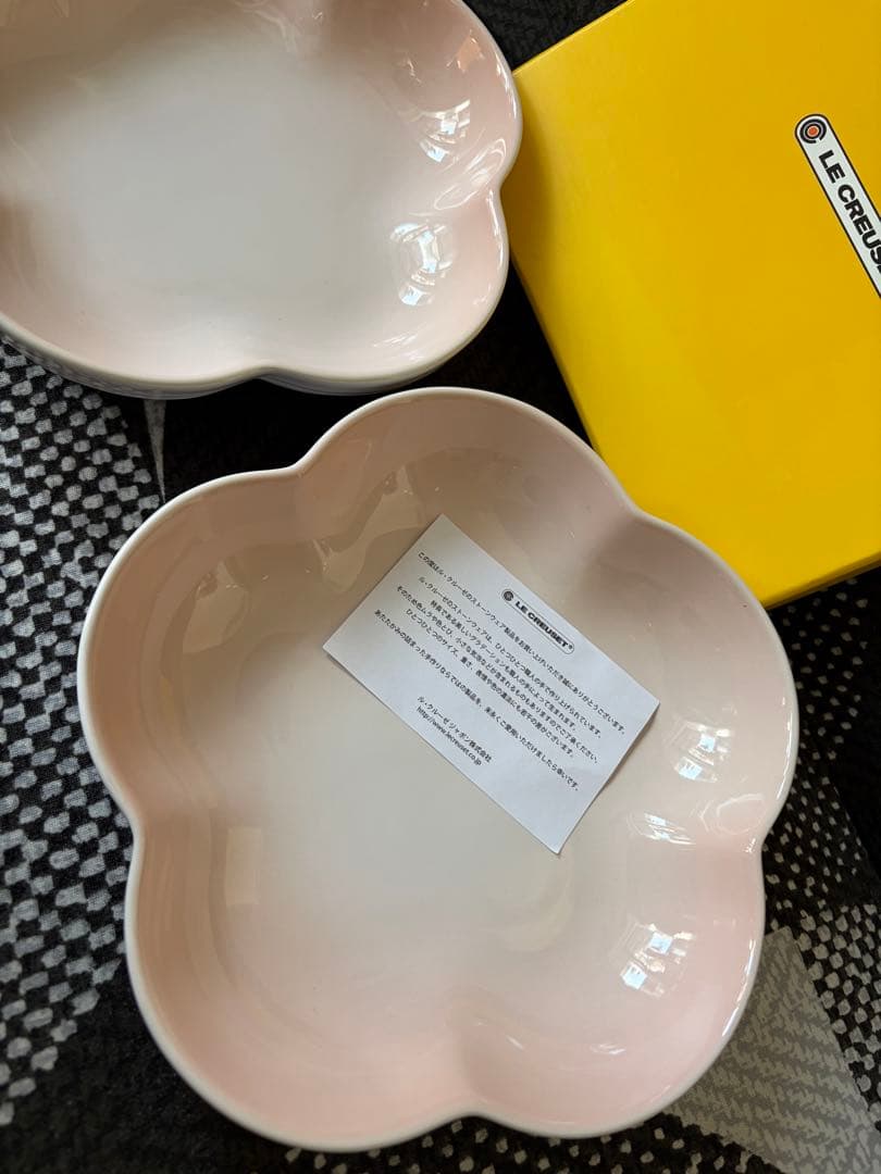 新品LE CREUSET ル・クルーゼ ミディアムフラワーディッシュ 2枚 ②