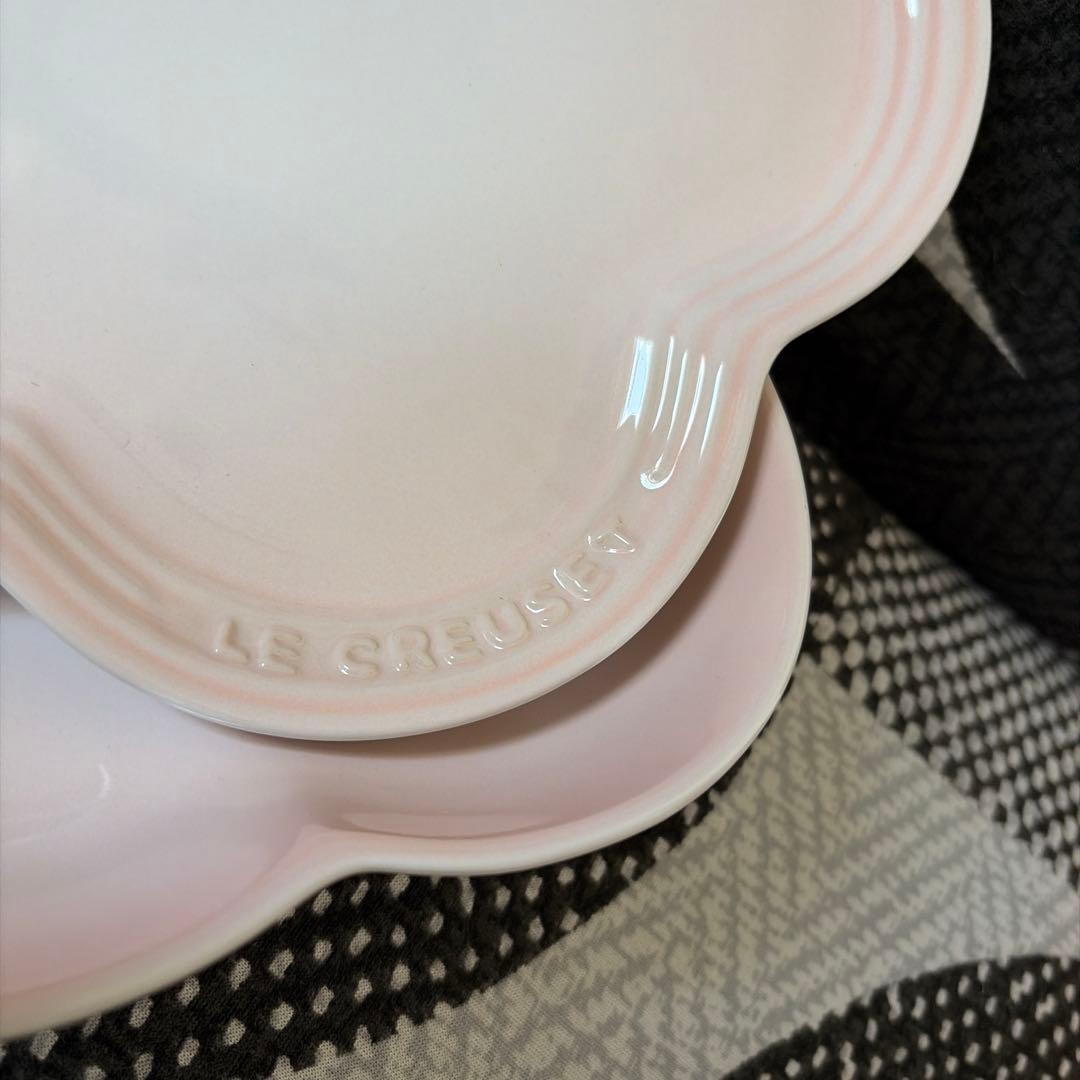 新品LE CREUSET ル・クルーゼ ミディアムフラワーディッシュ 2枚 ②