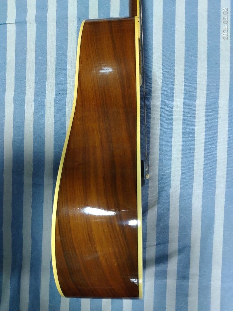 YAMAHAのジャパンヴィンテージ・ドレッドノートFG-251年代の割にはキレイ