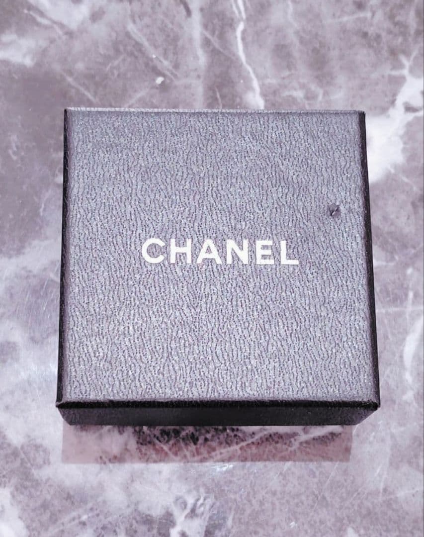 CHANEL☆ホワイト香水ボトルピアス☆ノベルティ☆
