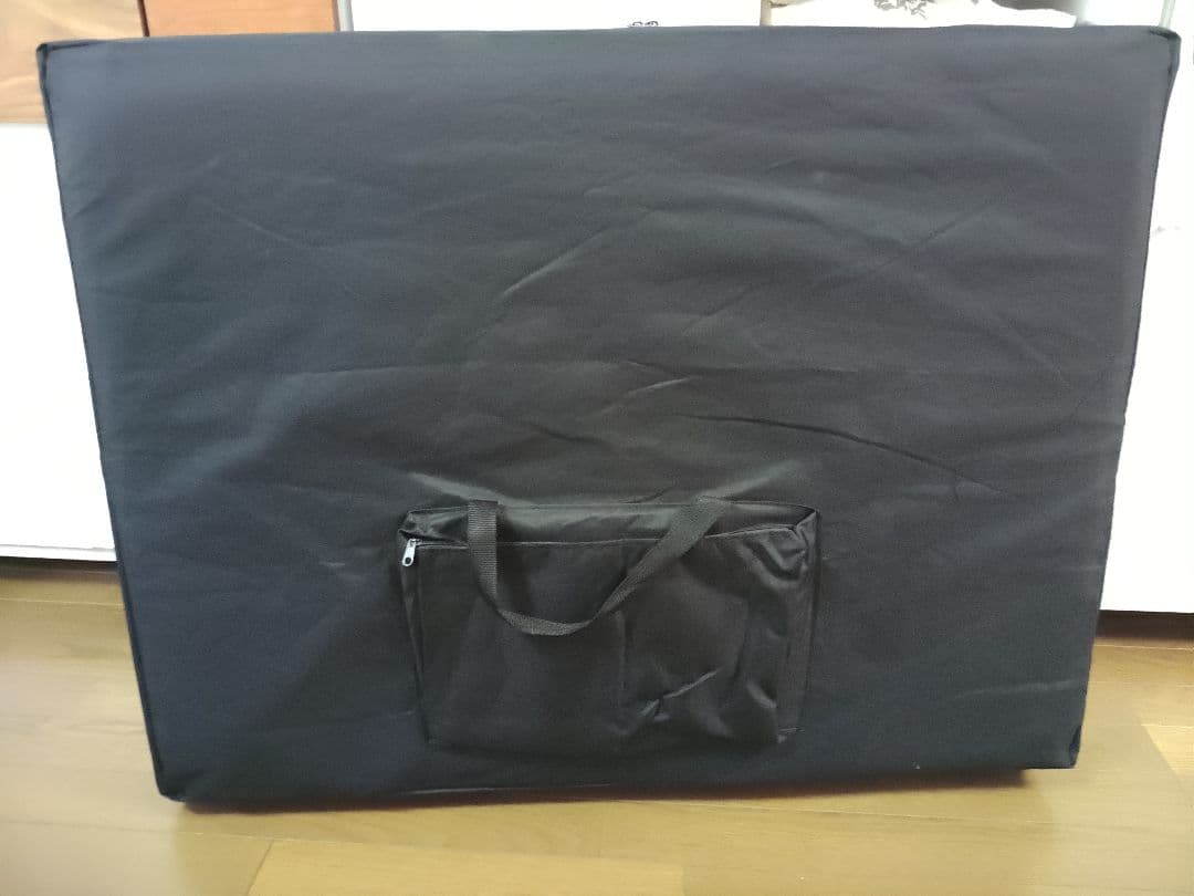 折りたたみ式マッサージベッド クリーム色
