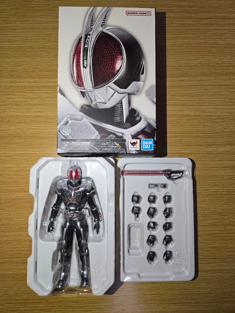 S.H.Figuarts（真骨彫製法） 仮面ライダーファイズ アクセルフォーム