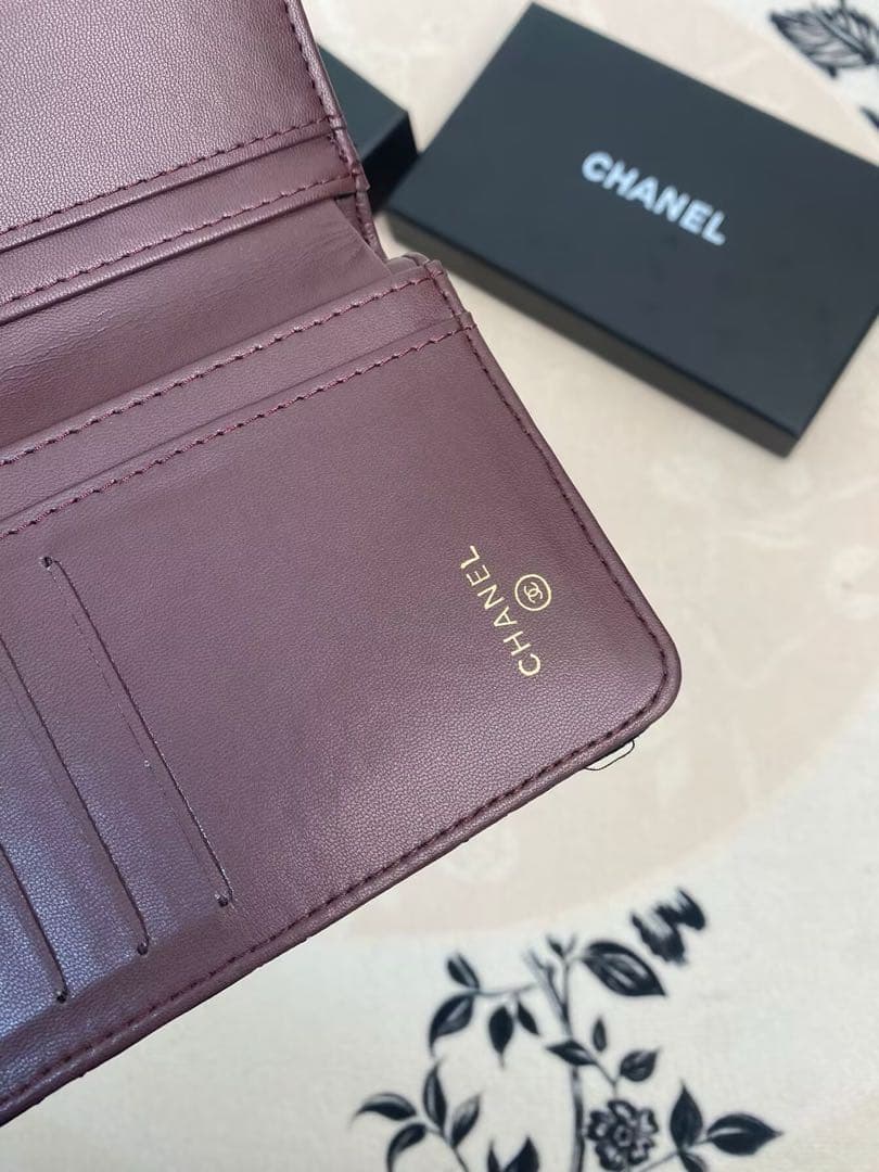 CHANEL 2つ折り財布 マトラッセ キャビアスキン