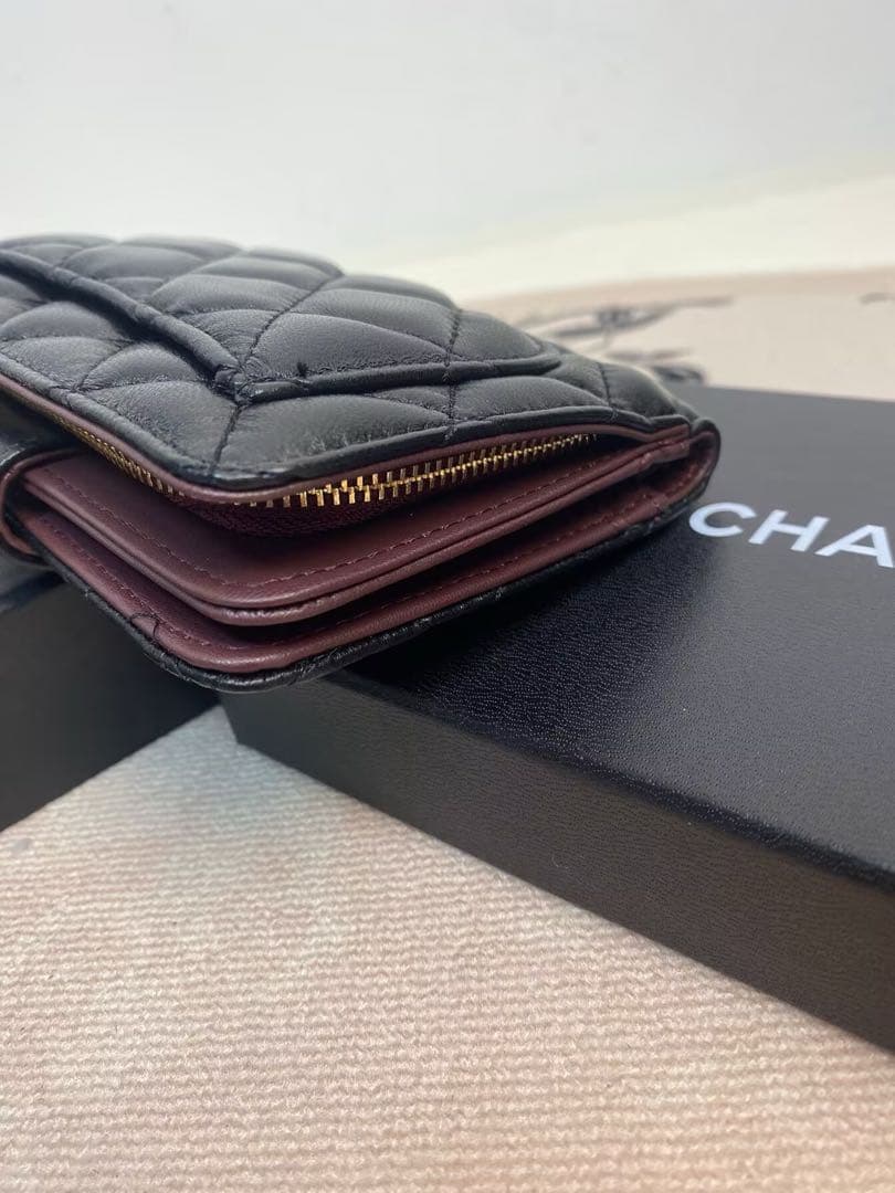 CHANEL 2つ折り財布 マトラッセ キャビアスキン