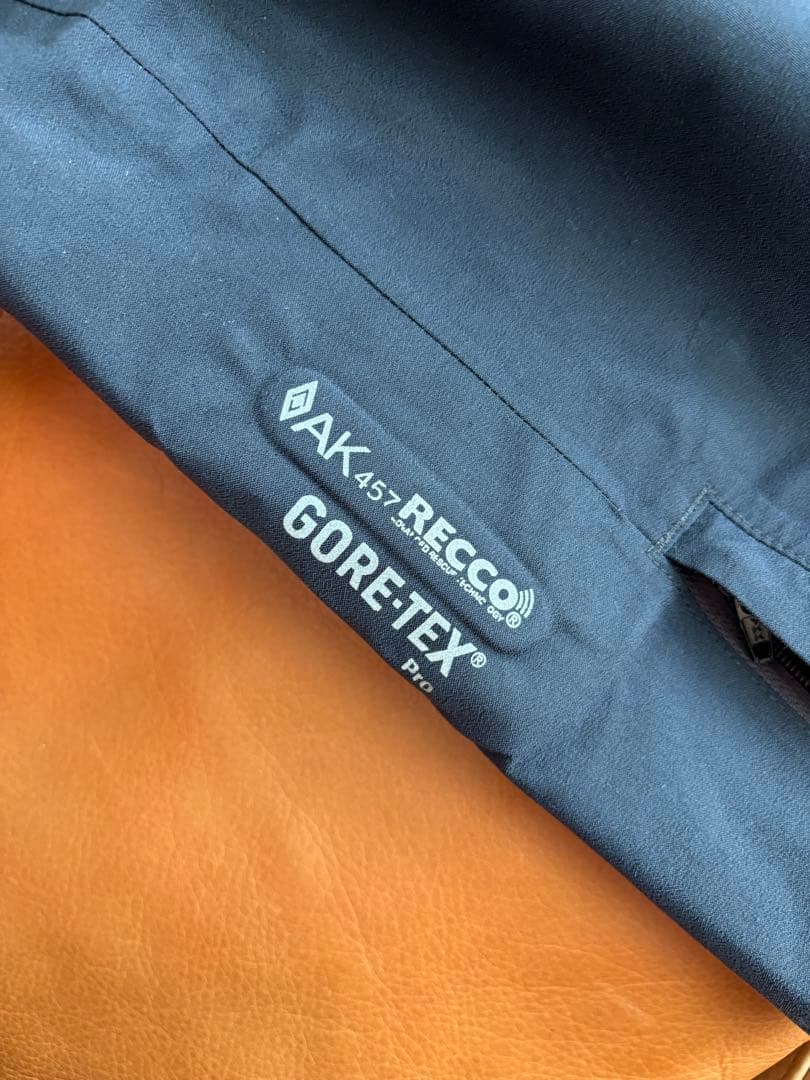AK 457 GORE-TEX Pro スノーボードパンツ