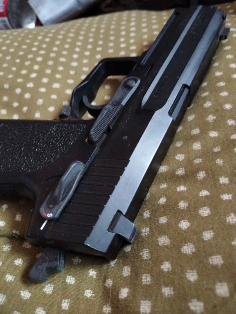 東京マルイ製　USPガスブローバックガン　マガジン3本付き
