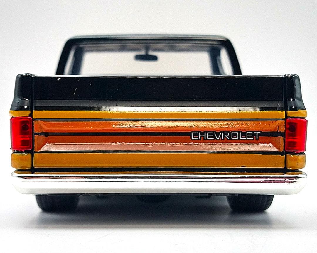 ミニカー JADA Mijo 1/24 1985 CHEVROLET C10 BLACK