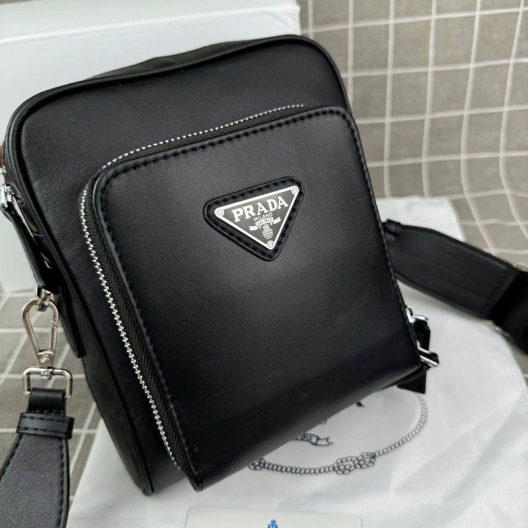 ノベルティ PRADA プラダ レザー ショルダーバッグ