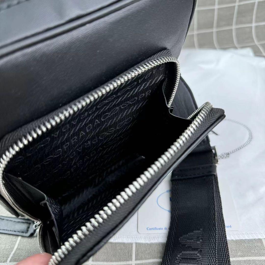 ノベルティ PRADA プラダ レザー ショルダーバッグ