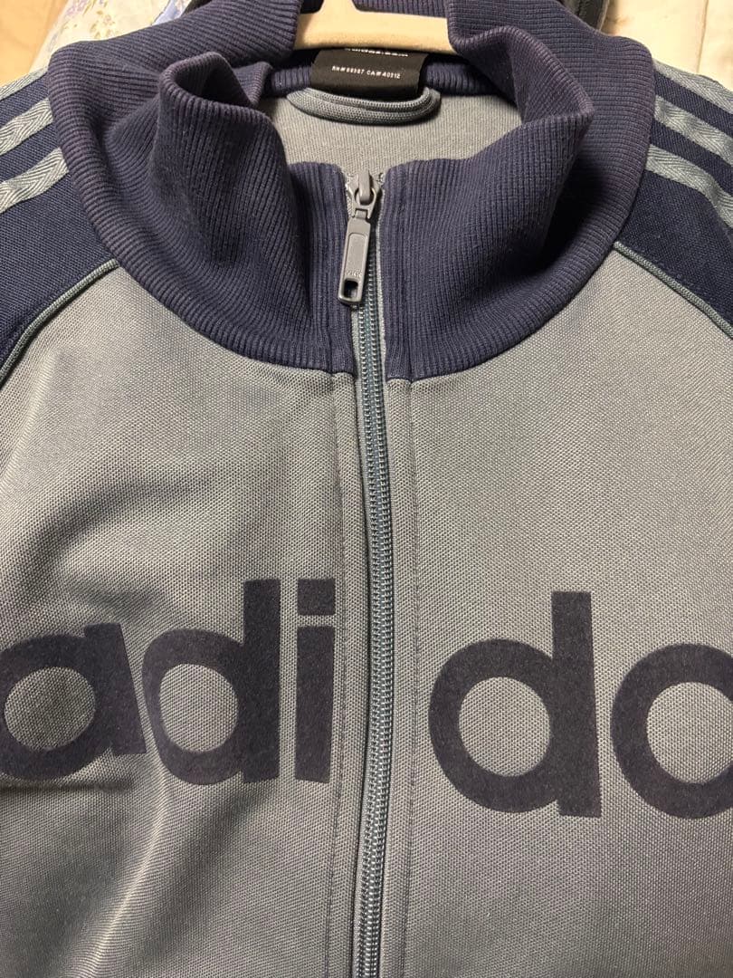 希少adidasビッグロゴ トラックジャケット M グレー×ネイビー 3ライン