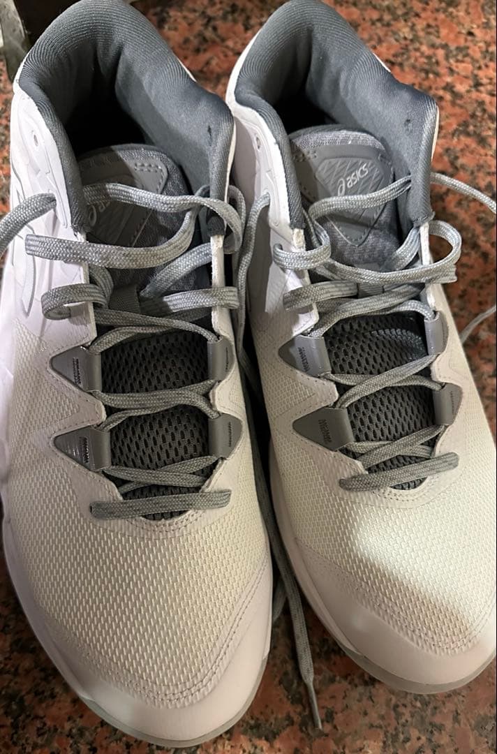 asics バスケットボールシューズ　UNPRE ARS