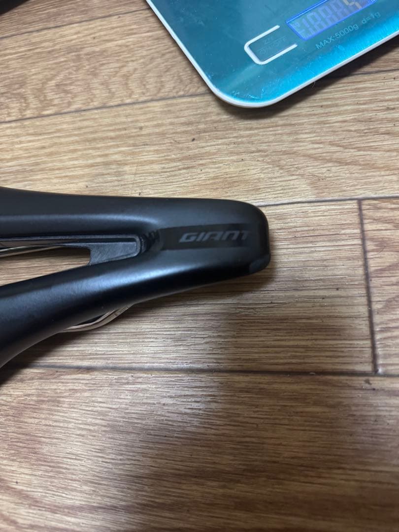 Giant Fleet SL カーボンサドル LEDライト付き