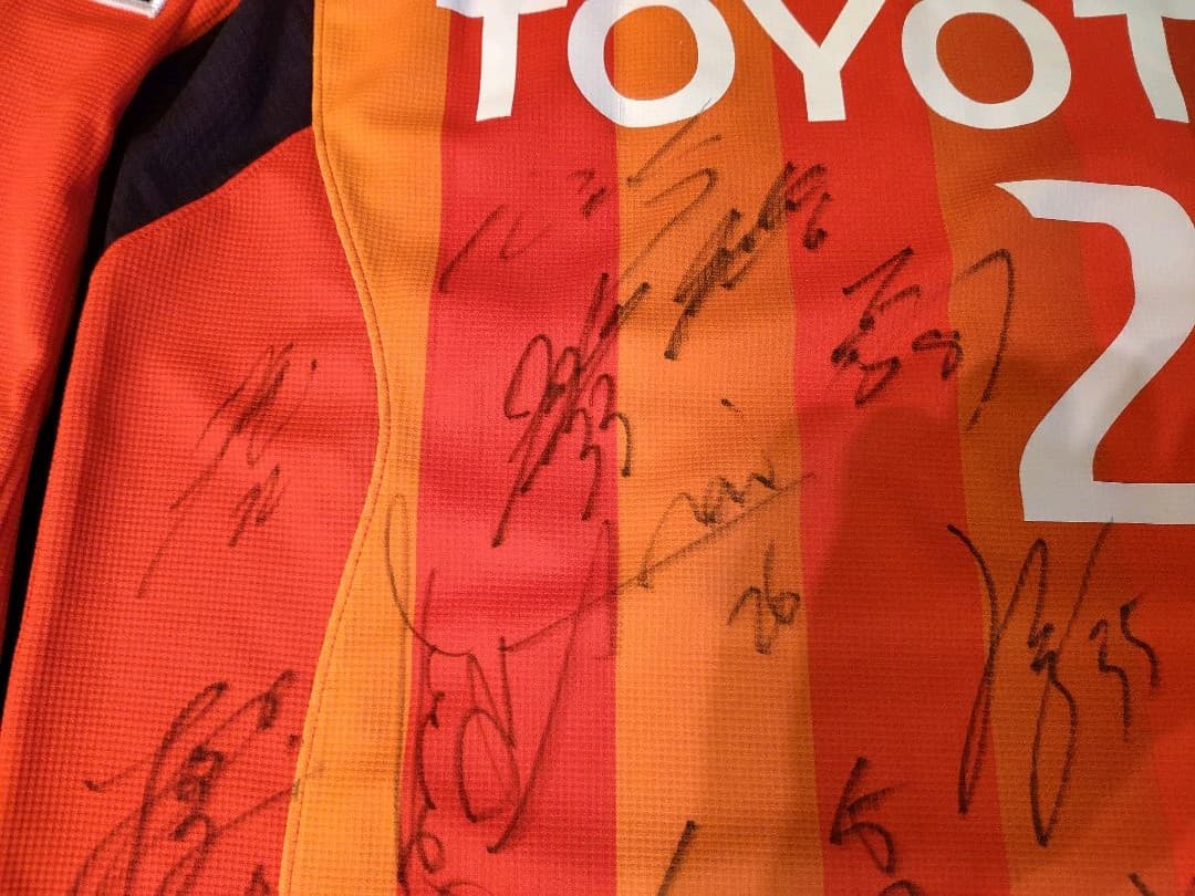 【超レア】2010年 名古屋グランパス 選手支給品 全選手サイン入りユニフォーム
