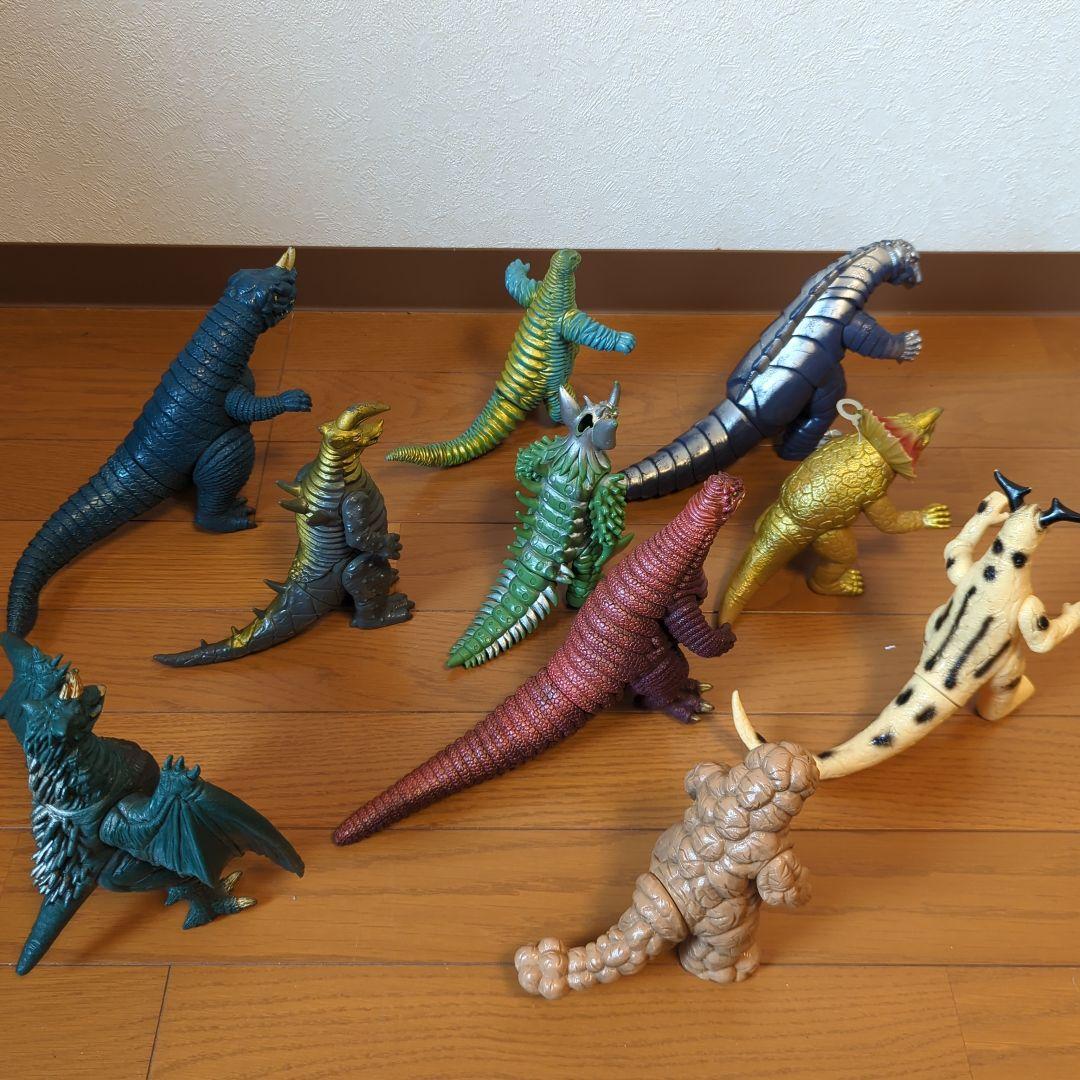 旧ウルトラマン 怪獣フィギュア １９体＋ミニフィギュア２体　バンダイ