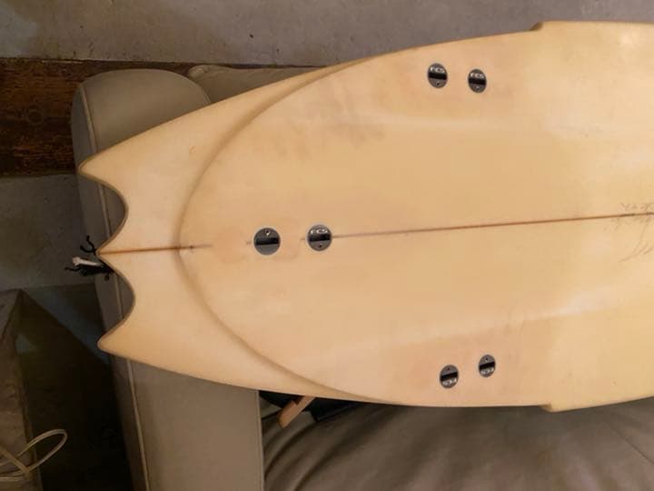 Graceサーフボード　グレース谷内太郎さんハンドシエープ