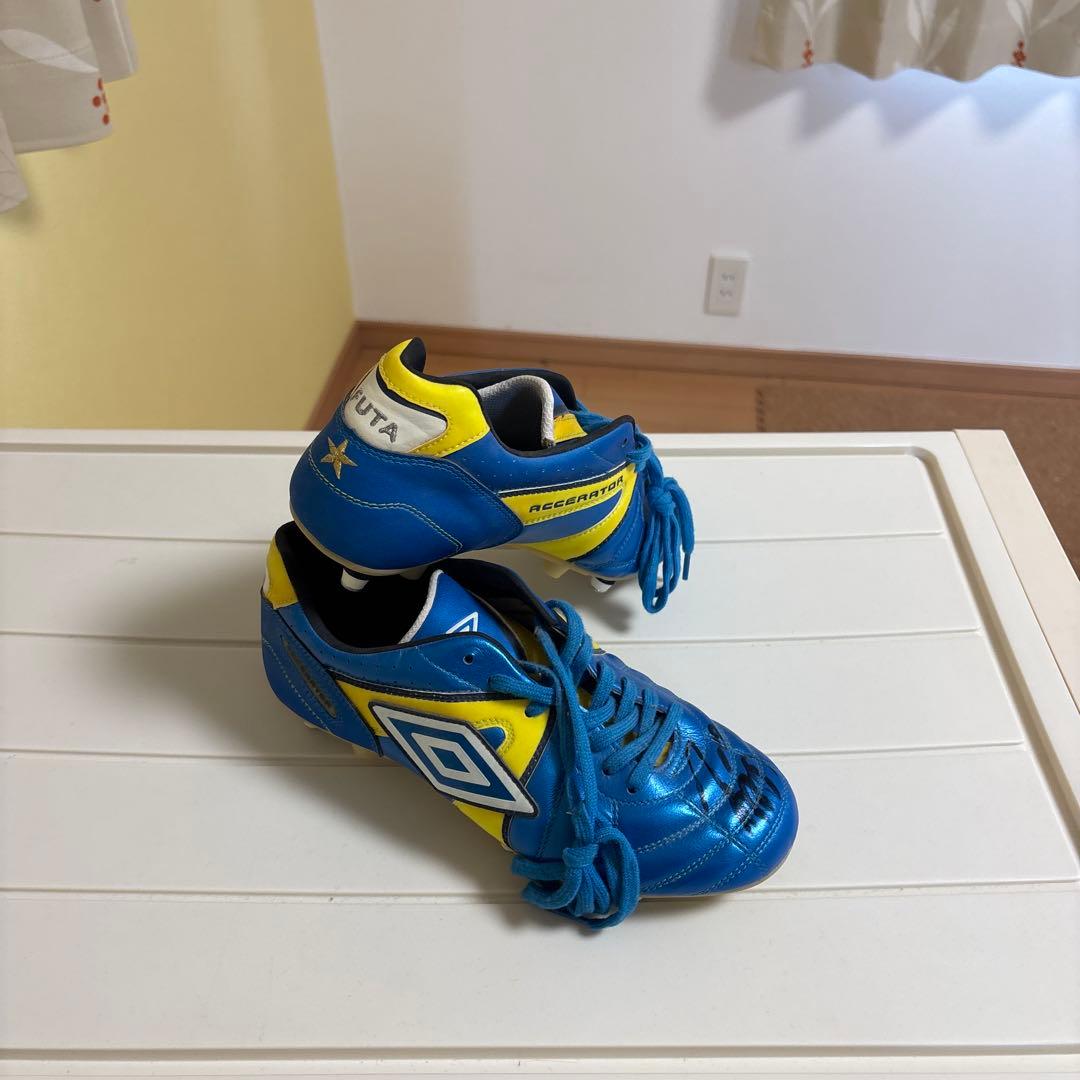 Umbro FUTA スパイクシューズ 青/黄