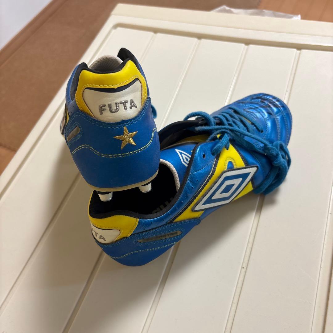 Umbro FUTA スパイクシューズ 青/黄