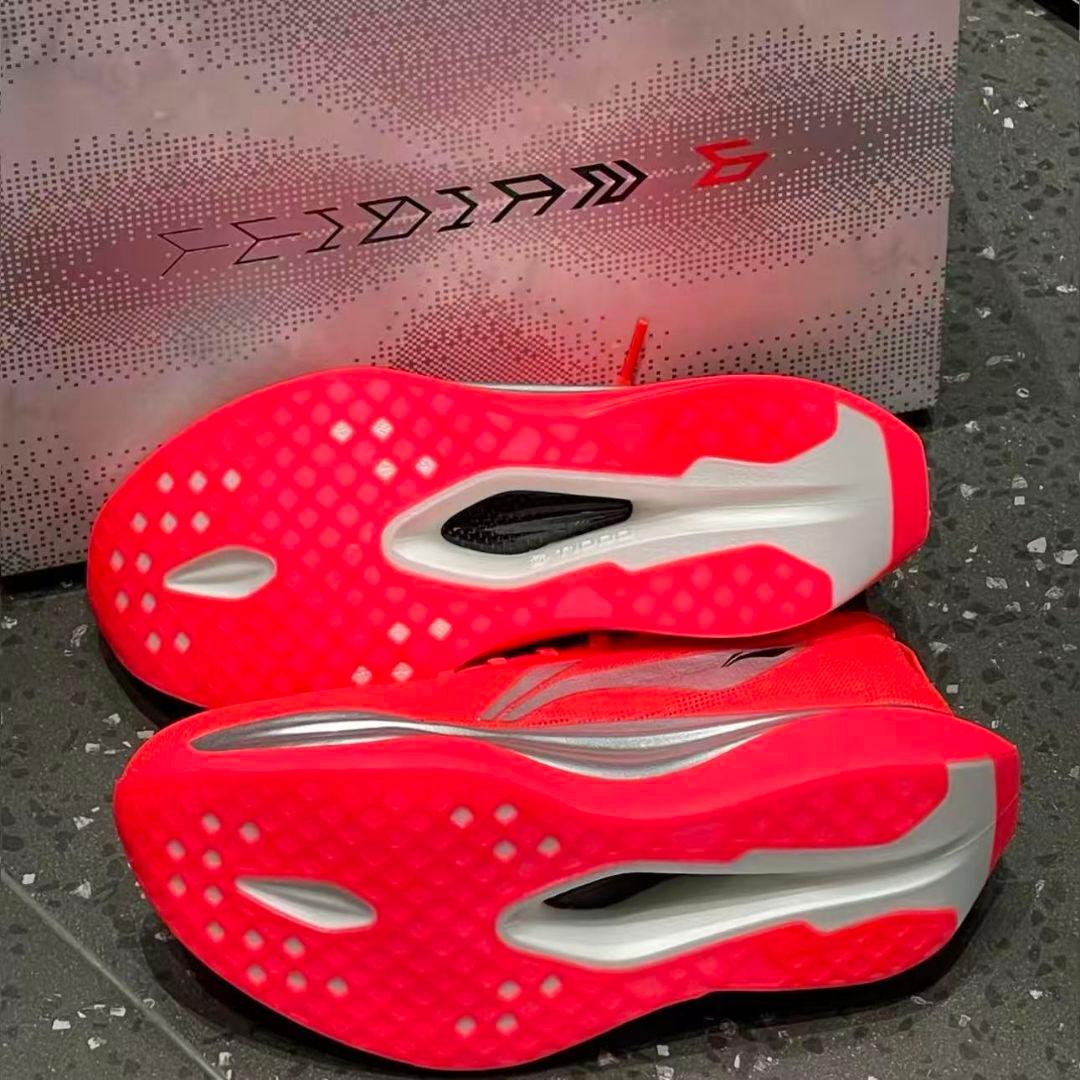 LI−NING FEIDIAN 6 ELITE 「CNY」 限定カラー US9