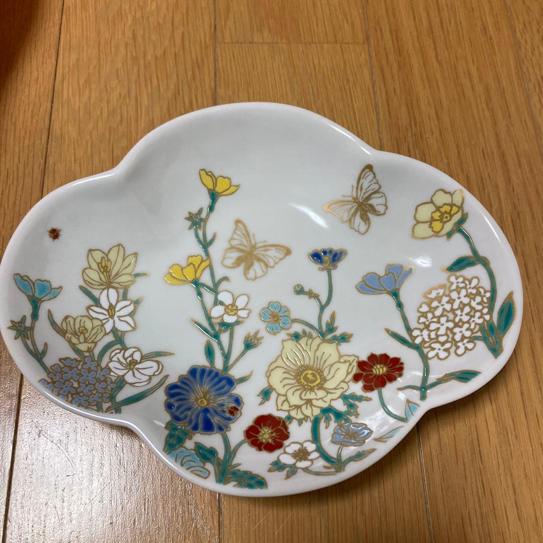 新品未使用品　アフタヌーンティー　ナタリーレテ 九谷焼　中鉢　花