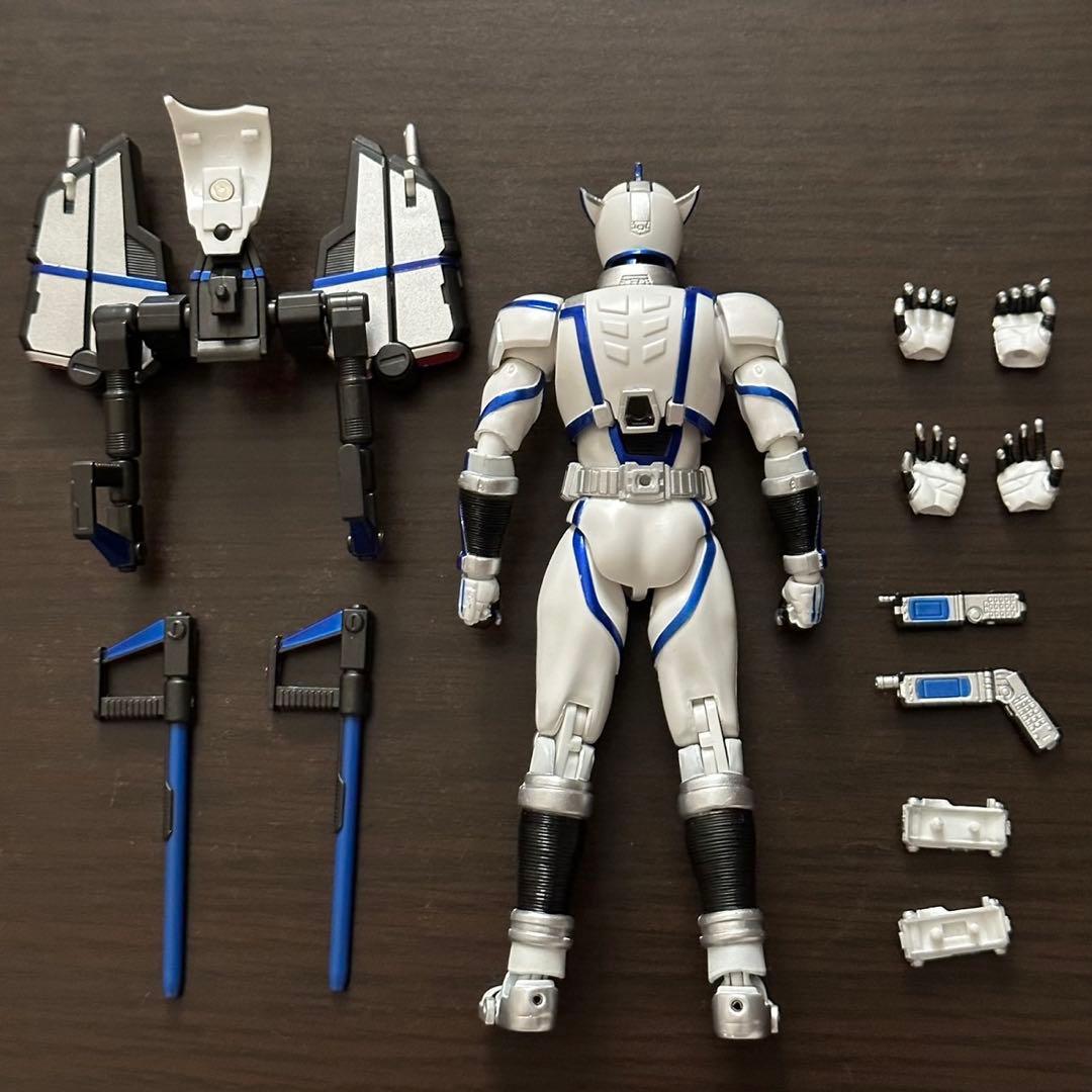 SHフィギュアーツ 仮面ライダーサイガ
