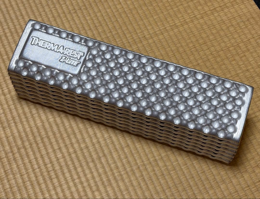 アウトドアマット サーマレスト Zライト ソル R シルバー×レモン　収納袋付