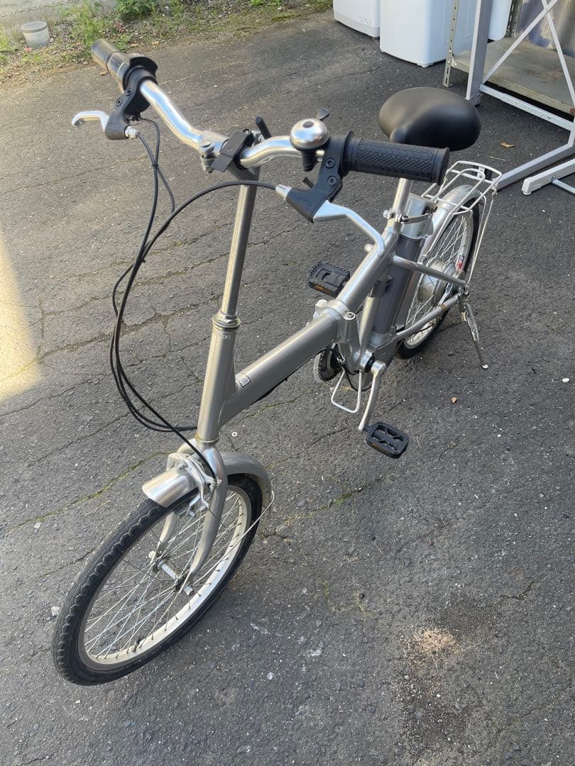 折りたたみ電動アシスト機能付きの自転車