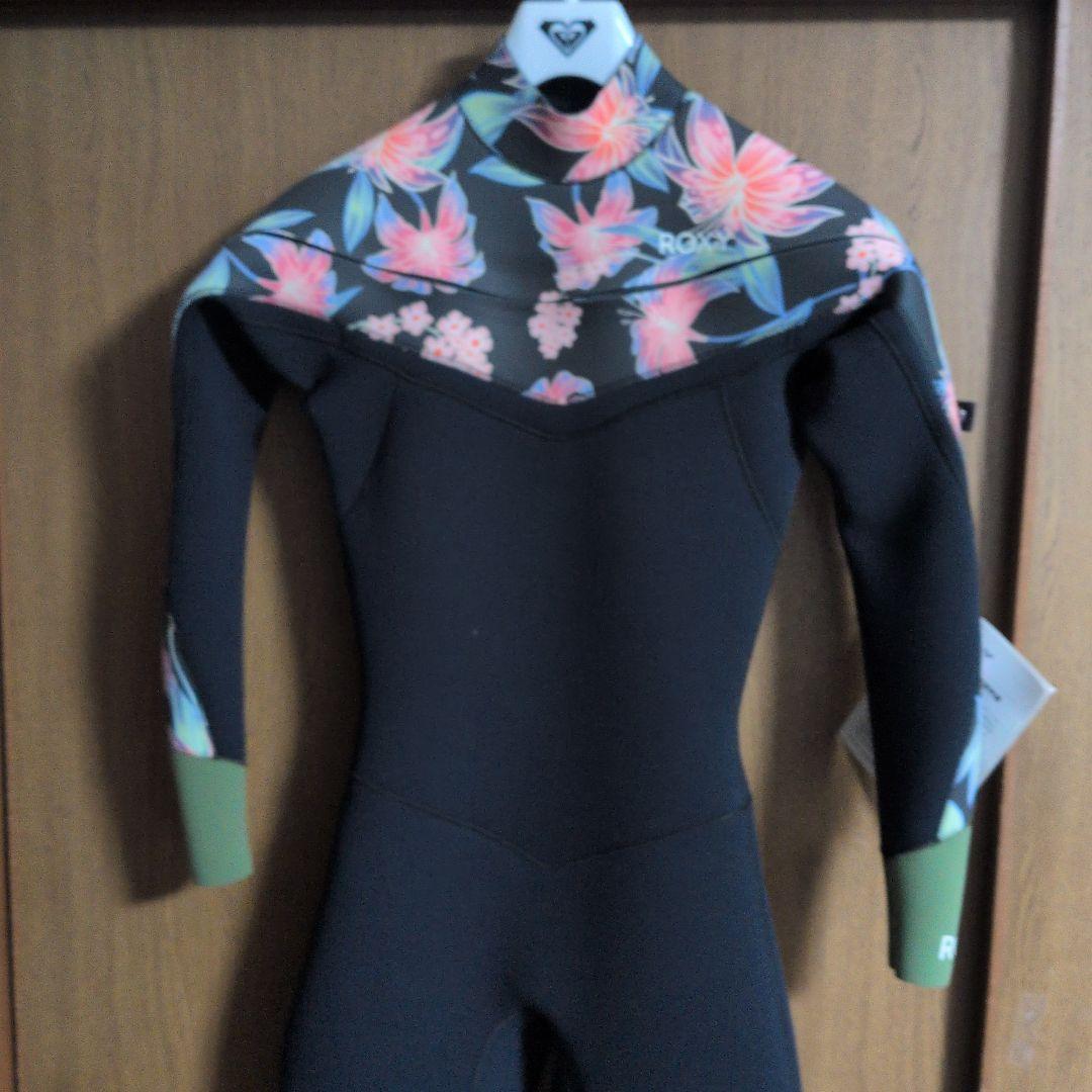 新品未使用 　ROXY フラワー柄 フルスーツ MLサイズ