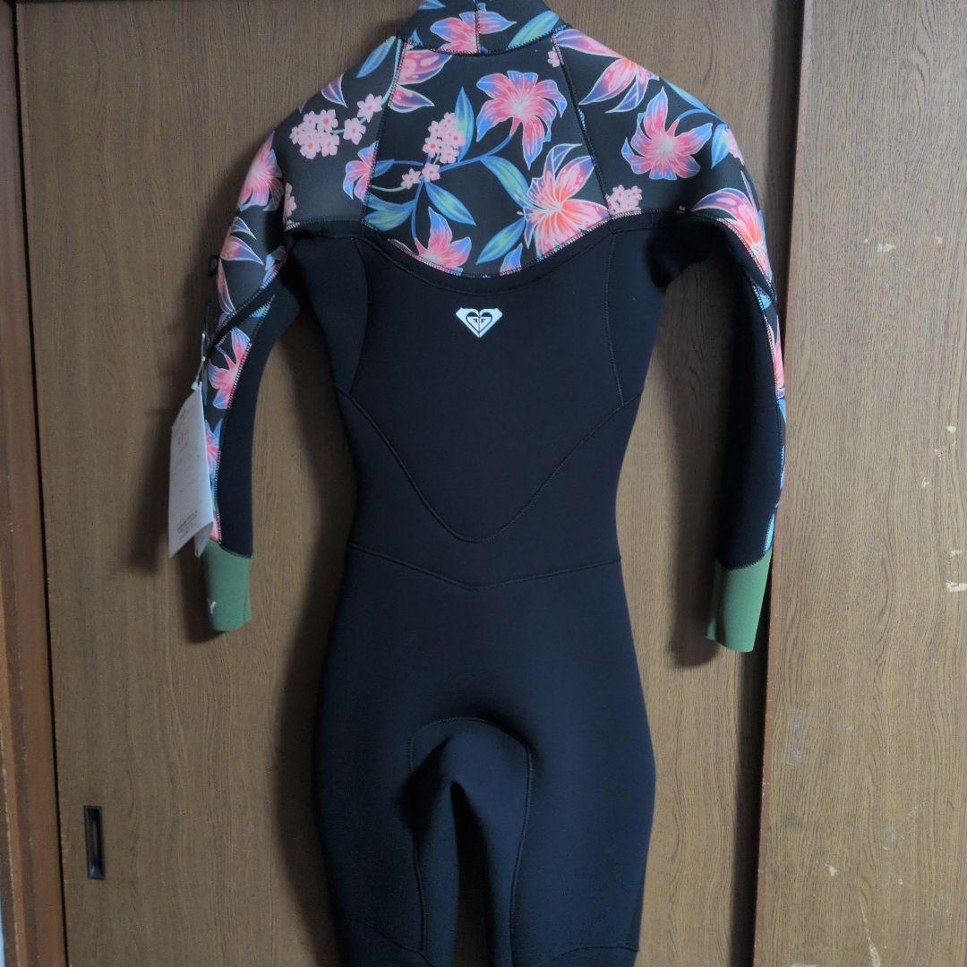 新品未使用 　ROXY フラワー柄 フルスーツ MLサイズ