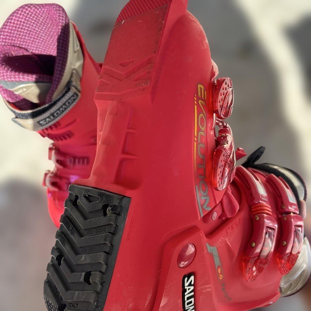 SALOMON 女性用スキー用ブーツ レッド