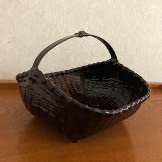 らんたい漆器の籠