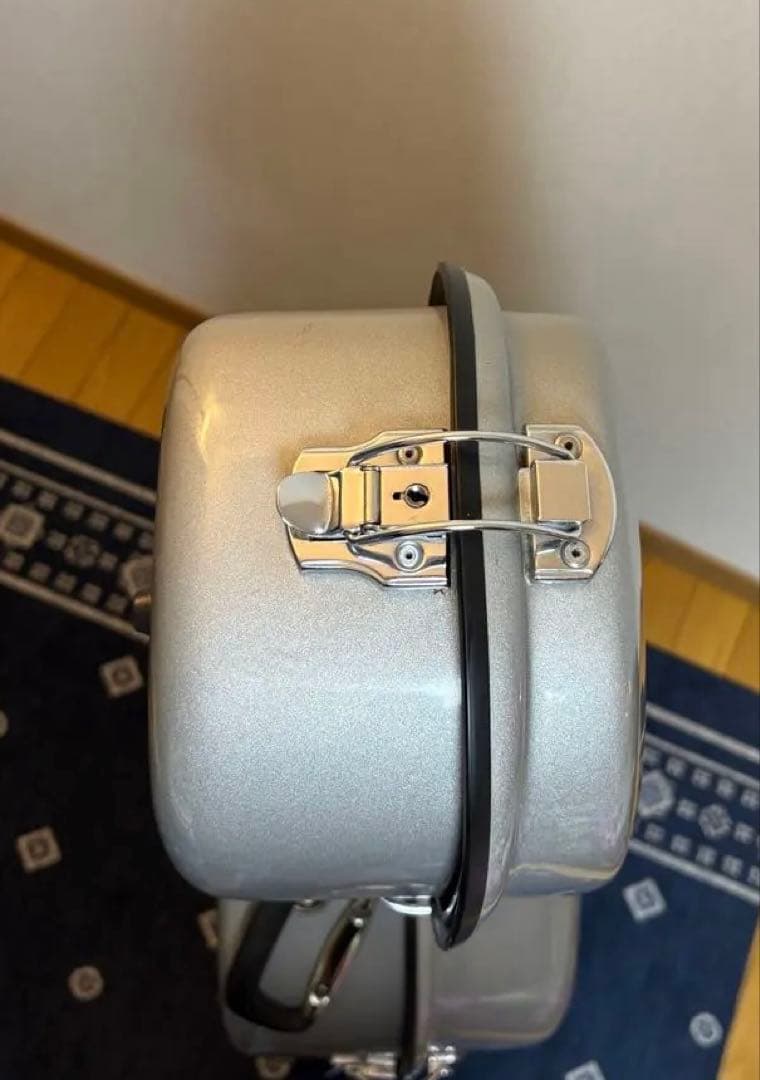 GEWA のチェロ ハードケース シルバー　美品