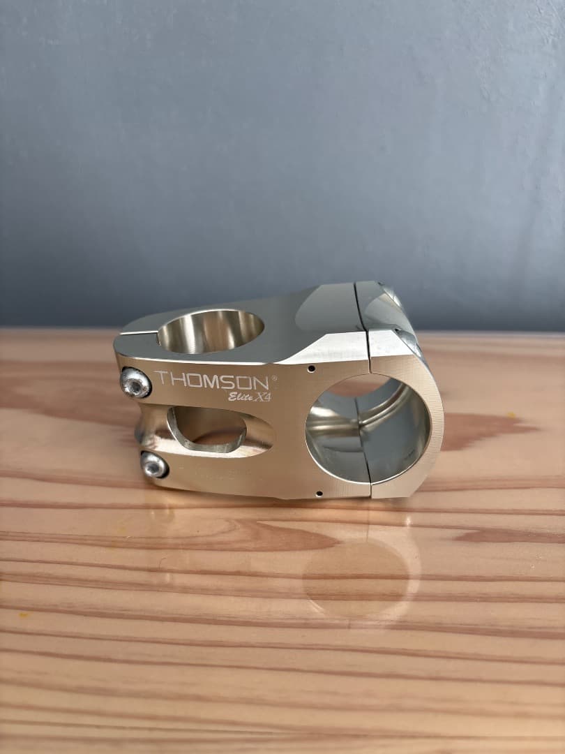 THOMSON Elite X4 ステム（0°×40mm×31.8mm）