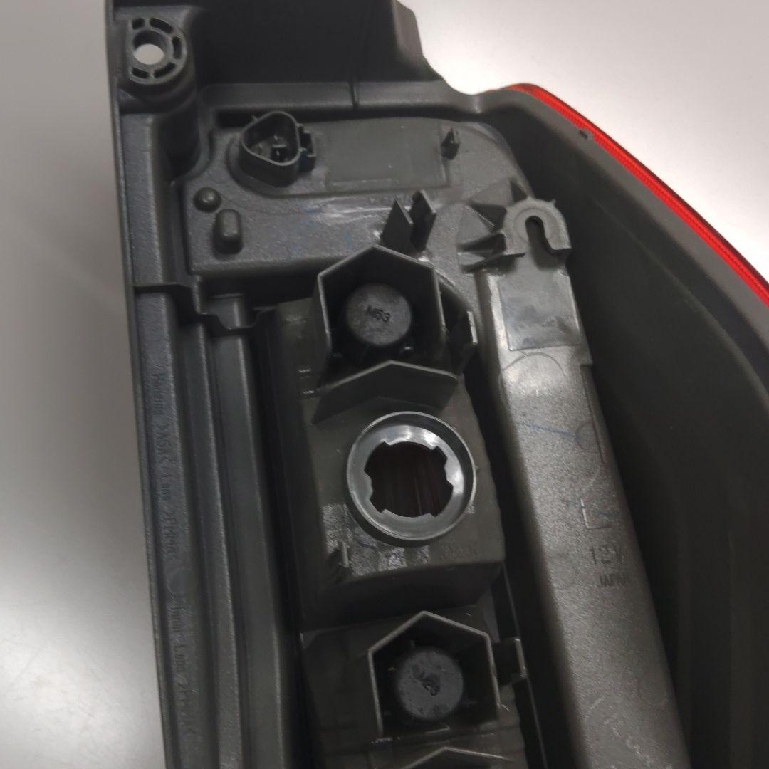 ダイハツLA600s　タント左テールランプ