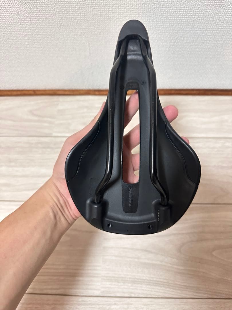 【新品】TREK Bontrager Verse Comp サドル 145mm