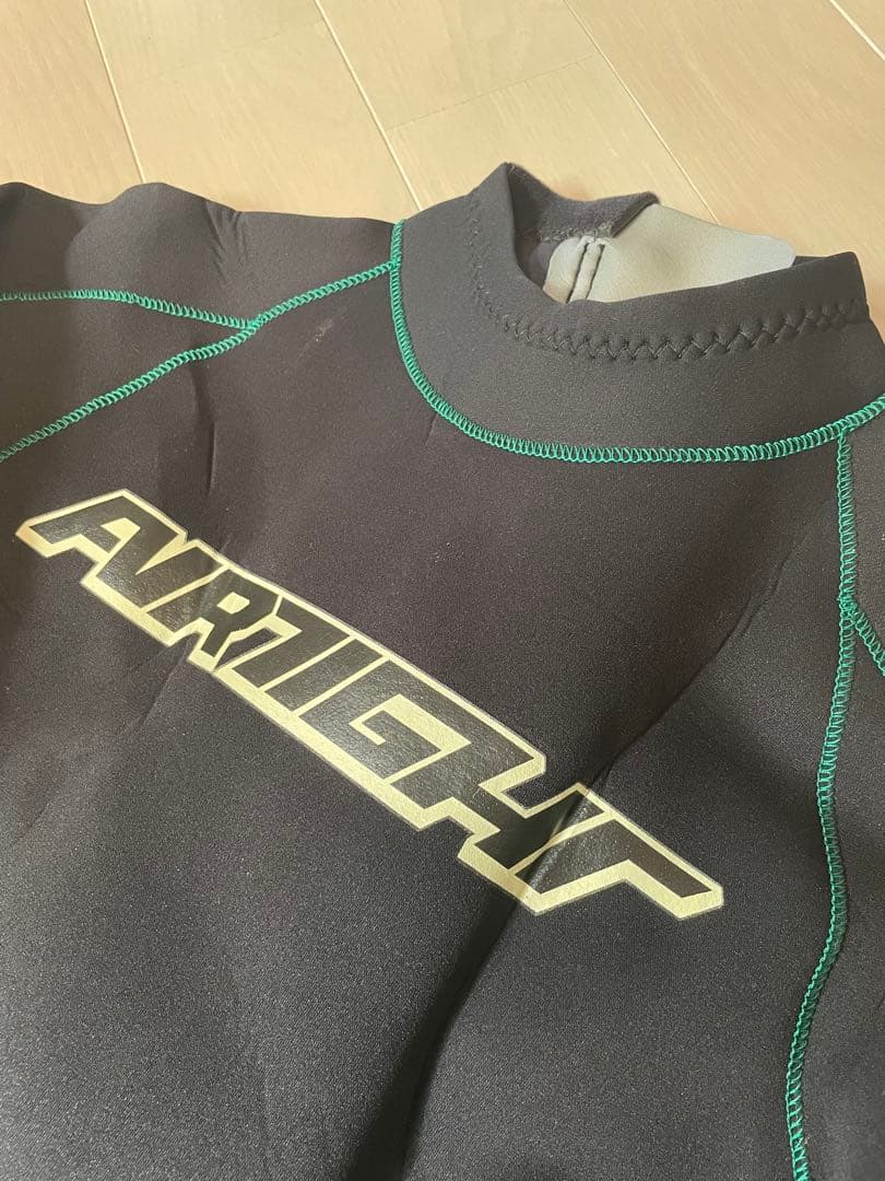 美品　AIRTIGHT ウェットスーツ ブラック グリーンステッチ ロンスプ Ｌ