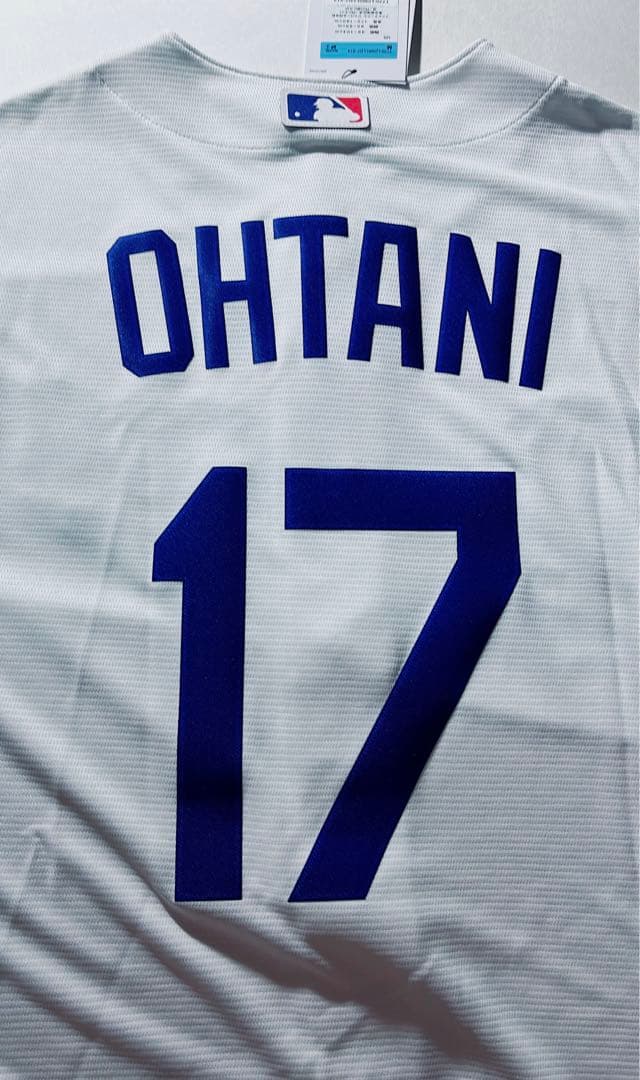 新品 未着用 大谷翔平 レプリカユニフォーム LAドジャース Mサイズ　MLB