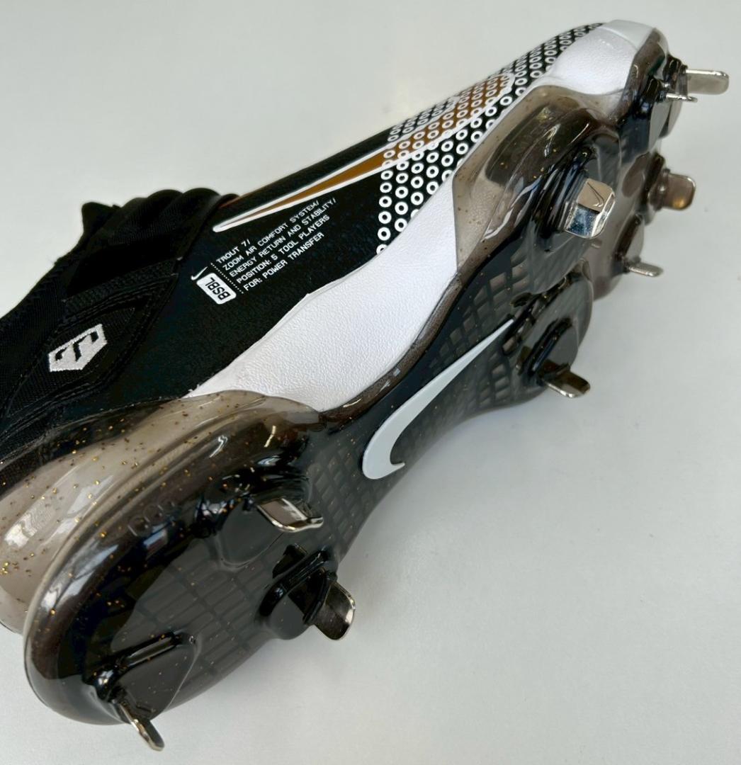 新品 ナイキ ズームトラウト7 メタル ブラック ゴールド 25.0cm