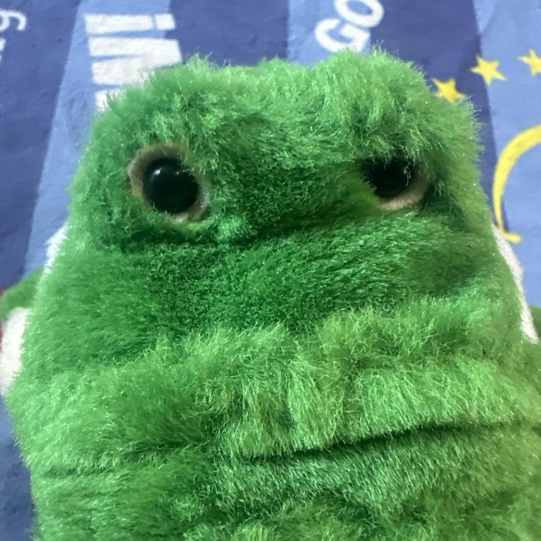 カエルのぬいぐるみ 赤いズボン