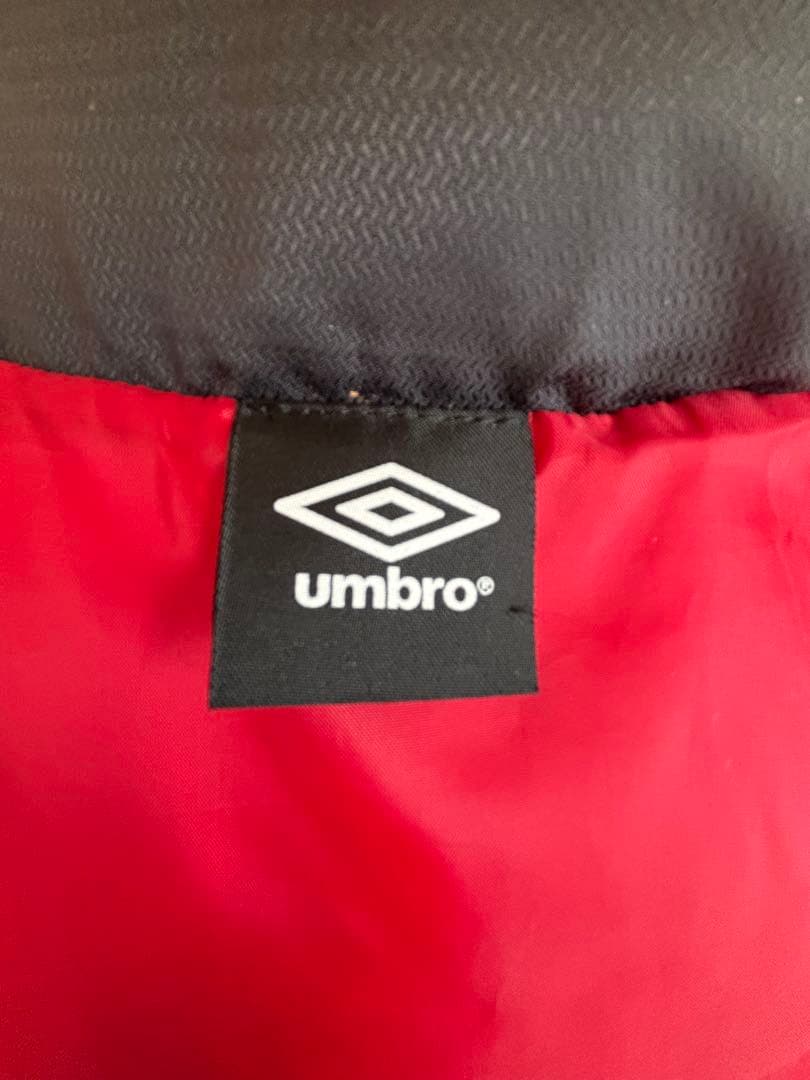 umbro キッズ ダウンコート 黒/赤 フード付き