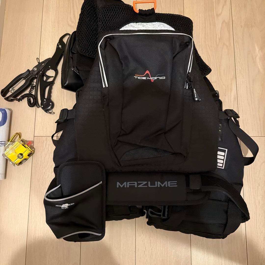 マズメ　ライフジャケット　(メジャー、フィッシュグリップ、プライヤー付き)
